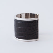 画像をギャラリービューアに読み込む, CROCODILE LEATHER BANGLE 712
